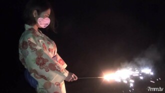 * Musim panas terhad adalah laut! !! Bunga api dan baju renang Yukata ♥ Lagipun ia adalah SEKS ♪ [Penggambaran peribadi]