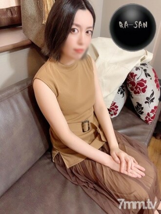 あの女優に激似な受付嬢 初撮りハーフな美人と生中交尾