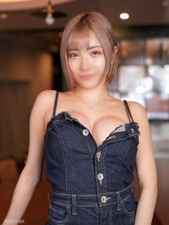 Gal Kawa penis besar disisipkan, langsung menuju penis wanita yang sedang berlutut