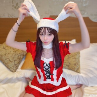 Nogizaka là một cô gái trung học và trung học cơ sở sang trọng, và Nishino Xuse trông như sắp xuất tinh, và cô ấy dễ thương theo phương ngữ Kansai. Một bộ Yukata trong sáng và ngây thơ đang mỉm cười. Xuất tinh sâu vào bộ phận sinh dục, những tia nước nóng phun vào âm hộ nhạy cảm. .