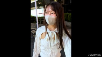 画面中是一位身材娇小、聪慧过人的偶像，一位美丽的女性，以及一场完整的体内射精性交。纤细的身体性交