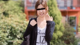 我闲晃街头，想找女孩来一发，结果却和别人发生了三人性行为。