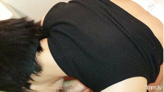 【主妇】【单拍】打扫卫生打盹累了的老婆，从内裤边插了一根肉棒。中出追上厕所的老婆
